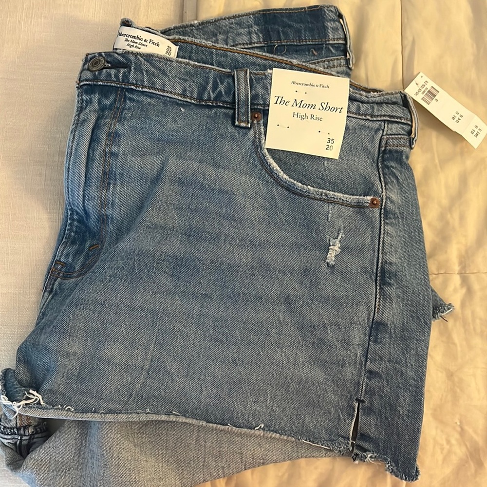 Abercrombie & Fitch mom short (high rise). NWT
